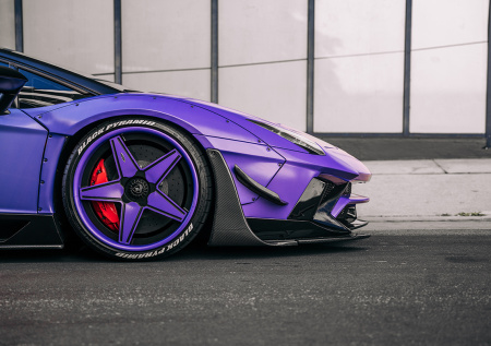 Фиолетовый Lamborghini протаранил дом в Екатеринбурге
