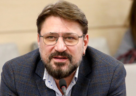 Любовь к Украине, скандальный развод, брачный контракт: как живет Виктор Логинов