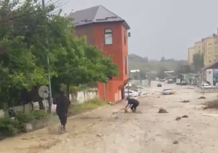Дагестанский коммунальщик спас тонущую девочку