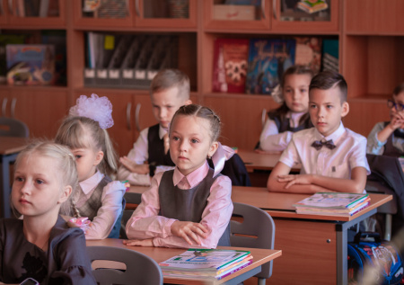 Работодателей призвали сделать родителям школьников подарок к 1 сентября