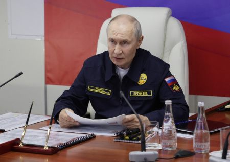 «Прямое обращение к НАТО»: эксперт — о заявлении Путина на крейсере «Варяг»