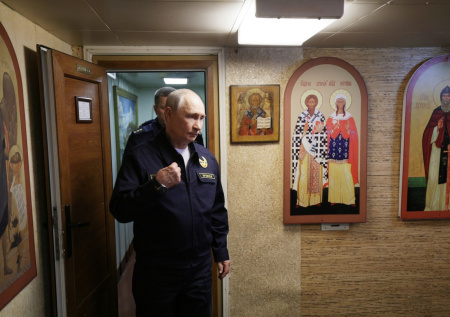 Новая икона появилась на крейсере «Варяг» после визита Путина