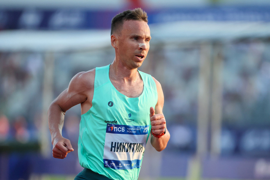 Владимир Никитин в забеге на 10 км среди мужчин на чемпионате России по легкой атлетике в Екатеринбурге