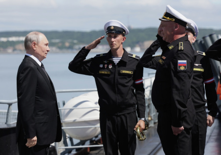 Путин прибыл на флагман Тихоокеанского флота крейсер «Варяг»