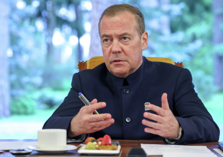 Медведев указал, кто выступает против СВО