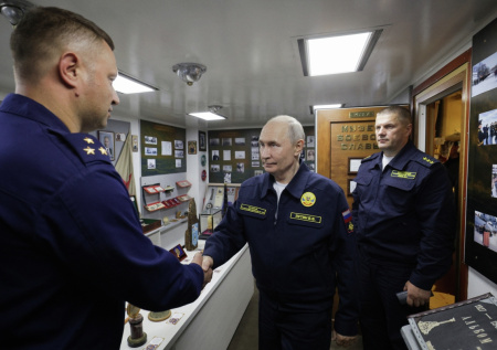 Командующий ТОФ сообщил Путину о постоянной боевой готовности флота