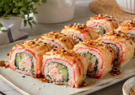 Пачка крабовых палочек да сыр: готовим самый простой суши-рулет — вкуснее, чем некоторые роллы из доставки