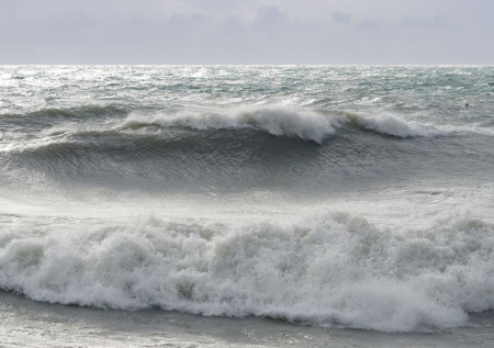 На черноморском курорте закрыли для купания все пляжи