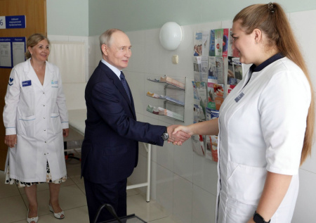 «Беседовать и беседовать»: курильский врач поразилась качествами Путина