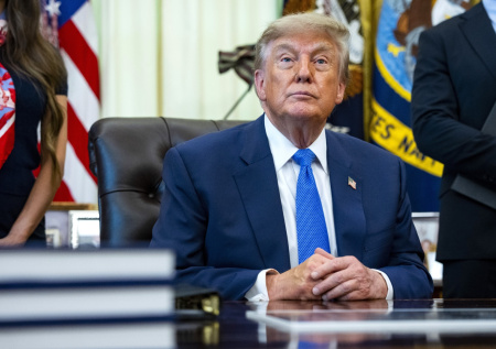 Трамп заявил о планах США забрать Ормузский пролив себе