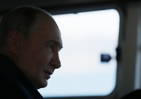 «Шли по цветам»: Путин рассказал о подвиге экипажа крейсера «Варяг»