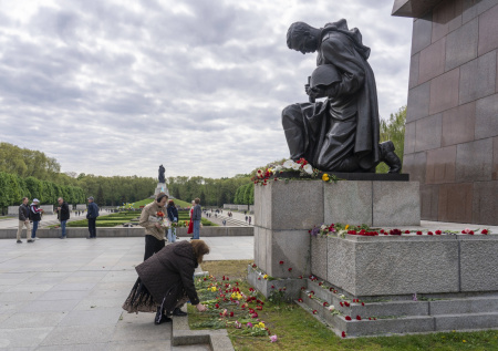 В Германии разгорелся спор из-за советских мемориалов в Берлине
