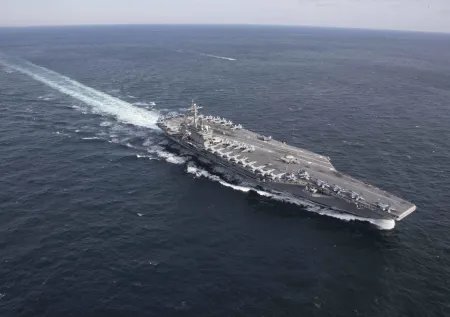 «Экипаж устал»: в США признали истощение экипажа USS Abraham Lincoln