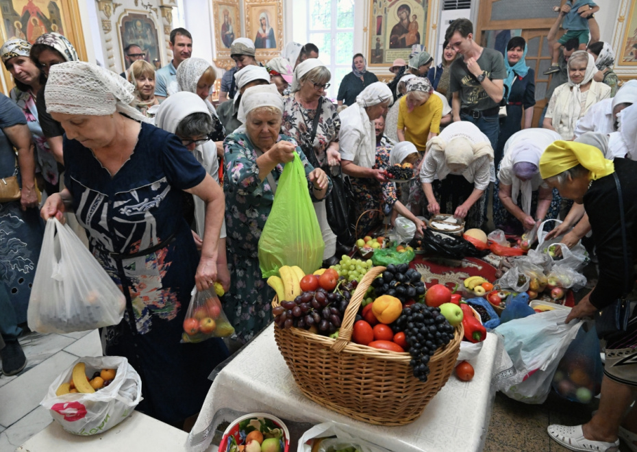 Освящение плодов в храме в праздник Преображения Господня