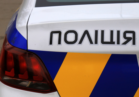 Два автомобиля врезались в ресторан в Киеве