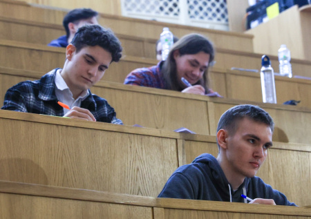 В правительстве назвали количество подавших документы в вузы России
