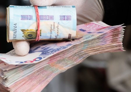Верховная рада потребовала объяснений после обысков в украинском банке