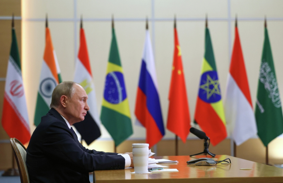 Президент РФ Владимир Путин принимает участие в режиме видеоконференции во внеочередной встрече БРИКС