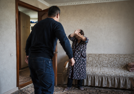 Зять изнасиловал тещу: жена требует наказать мужа-маньяка