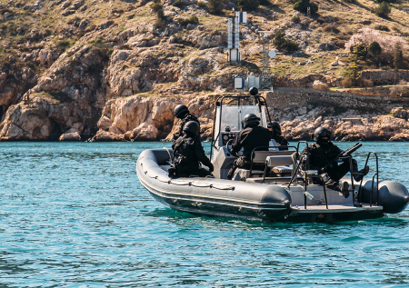 В Черном море у Румынии заметили подозрительный объект