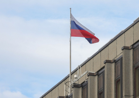 Посольство РФ отреагировало на «схрон» в Берлине фразой из «Места встречи»