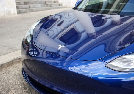 Tesla отзывает в КНР почти 3 млн авто из‑за цвета дверных ручек
