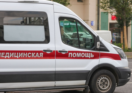 Пенсионерку госпитализировали после наезда велосипеда в Великом Новгороде
