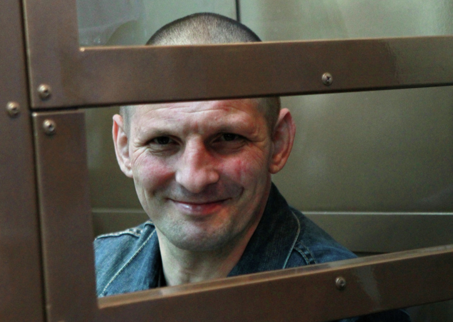 Лидер Ореховской преступной группировки Сергей Буторин, обвиняемый в совершении 29 убийств, перед оглашением приговора в Мосгорсуде, 2011 год