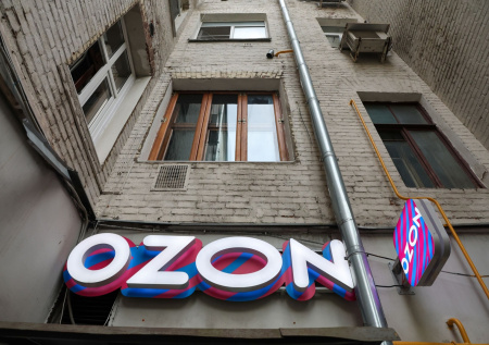 Ozon закрывает постоплату в десятках регионов России