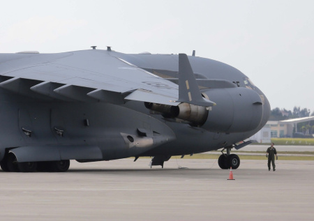 Американский C-17 покинул Москву после неожиданного визита главы ЦРУ