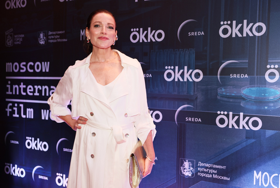 Алена Хмельницкая на премьере сериала «Большая фарма» в кинотеатре «Художественный»