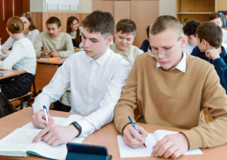 Власти объяснили, что делать при дефиците свободных мест в 10-х классах