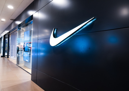 Акции Nike рухнули до уровня десятилетней давности