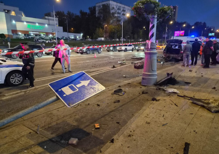 Водитель скрылся после наезда на пешеходов в Москве