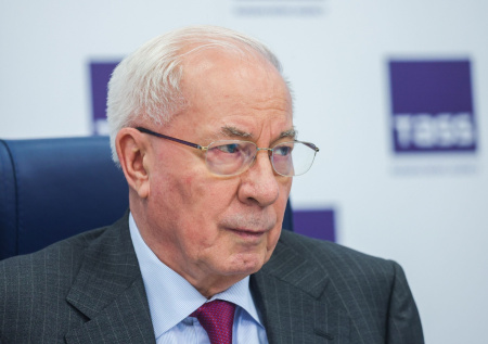Азаров оценил вероятность возобновления диалога Киева с Москвой в сентябре