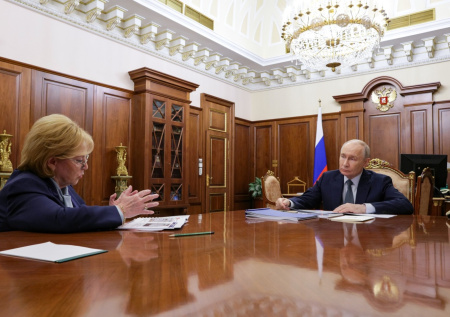 Скворцова доложила Путину об обеспеченности России кровью
