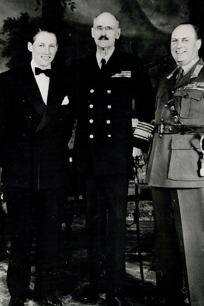 Принц Харальд, король Хокон и наследный принц Олав, 1953 год