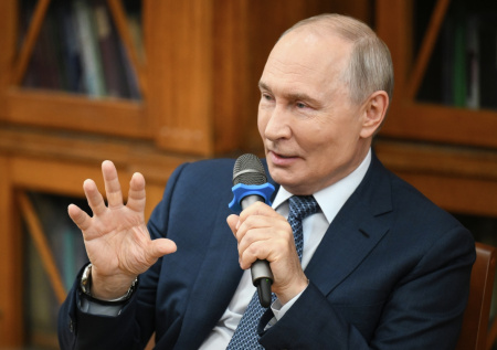 Путин рассказал о своей первой учительнице