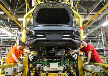 Российские автомобили отправят на новые зарубежные рынки в больших объемах