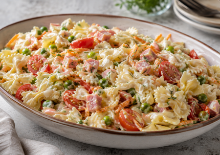 Отвариваю макароны-бантики и делаю вкусный салат: свежесть овощей, ветчина и заправка