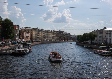 Стало известно, почему невеста бросилась за борт теплохода в Петербурге