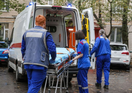 Женщина угрожала медику ножом и попыталась избежать наказания