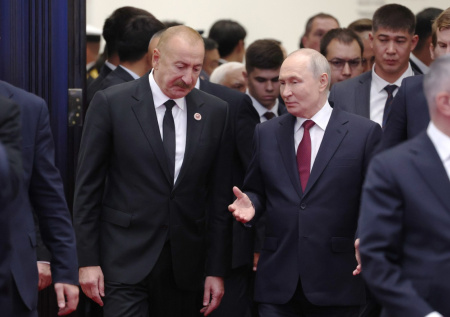 Появились кадры встречи Путина и Алиева на саммите ШОС