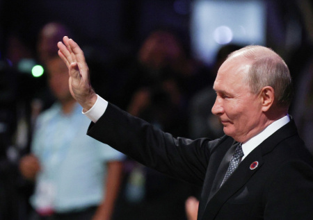 Путин прибыл в Бишкек на саммит ШОС