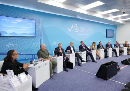 Реализацию проекта «ДНК России» обсудили в рамках ВЭФ-2026