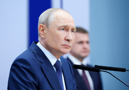 Путин успокоил взволнованного докладчика на ВЭФ