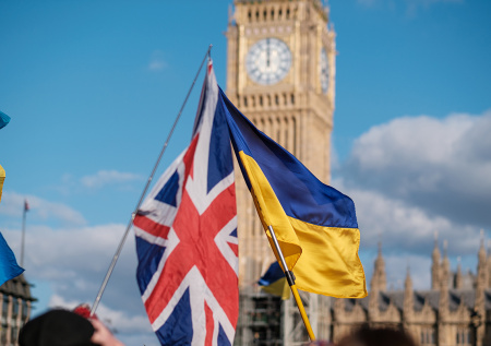 В России объяснили, почему Британия рьяно поддерживает Украину