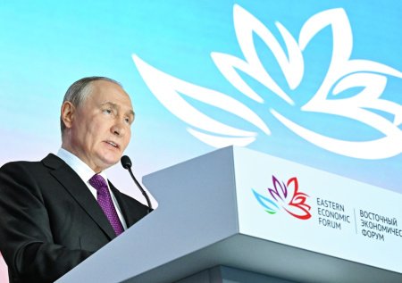 Путин ожидает роста грузоперевозок по Трансарктическому коридору