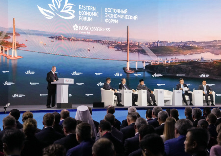 Путин поручил создать финансовый центр на основе «Восточной биржи»