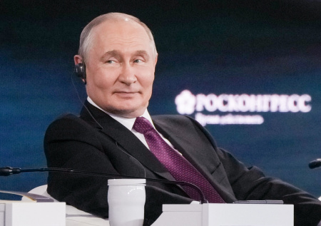 «С какой кстати»: Путин отреагировал на слухи о заморозке средств граждан